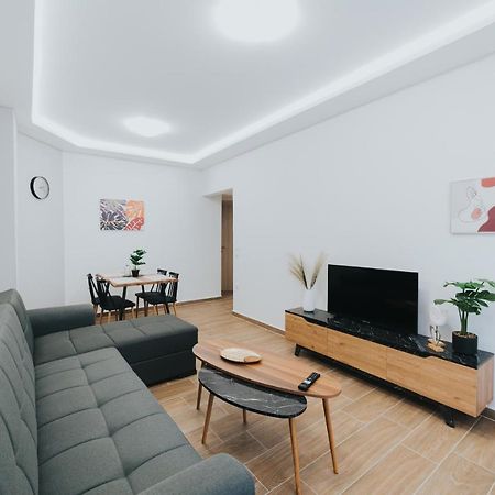 Comfy And Stylish Apartment Солун Екстериор снимка